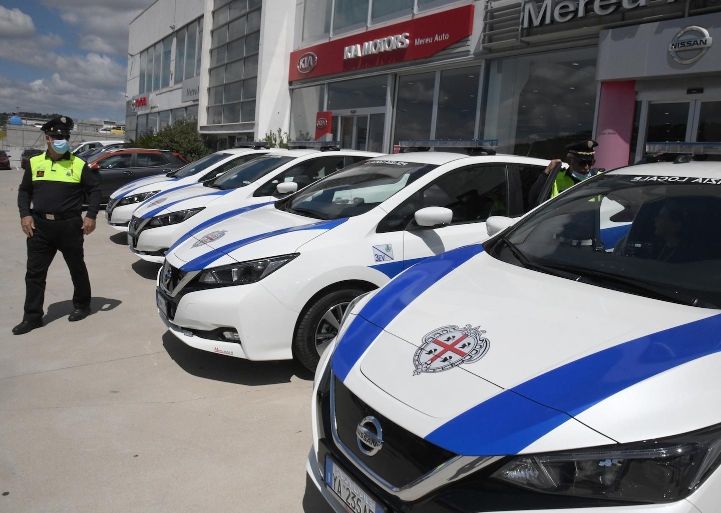 La svolta verde con 14 auto elettriche 