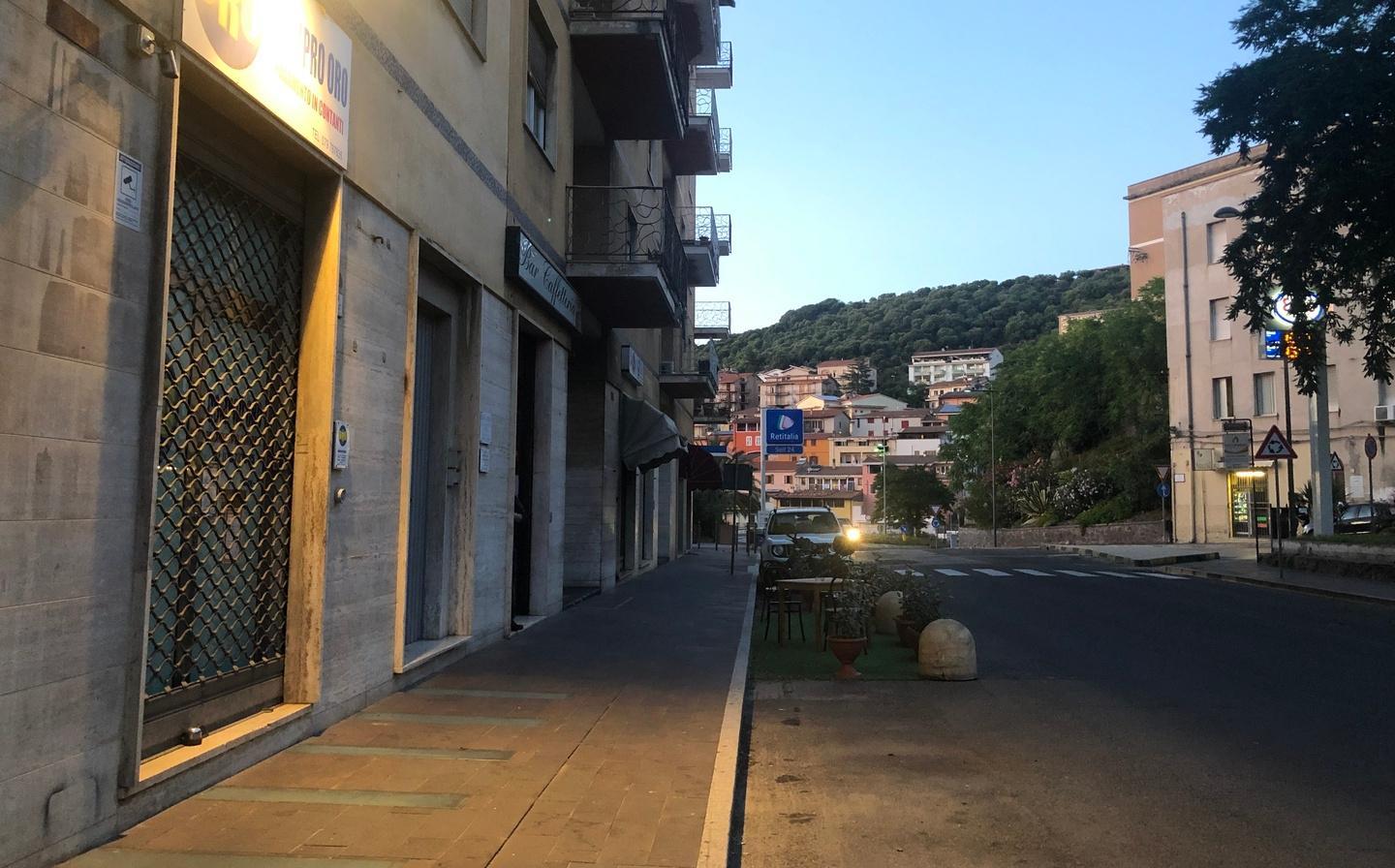 «Il Covid una montatura», la lite al bar finisce in rissa a Ozieri