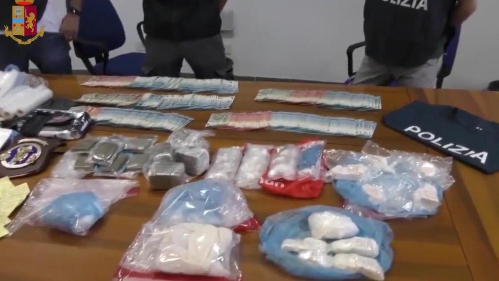 Oltre 4 chili di droga e 40 di esplosivo: la polizia di Cagliari arresta due persone