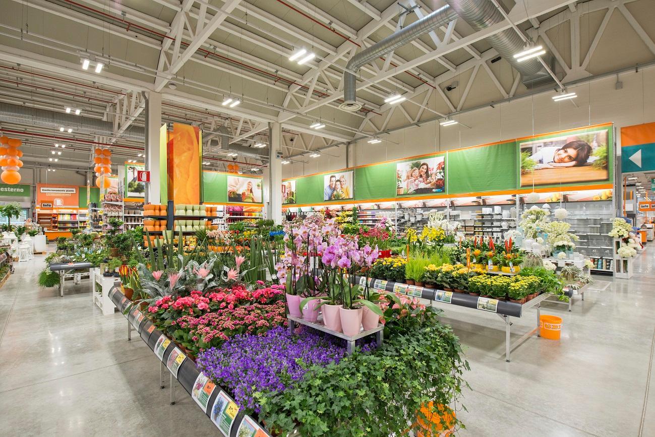 Reparto piante e fiori due commessi per Obi
