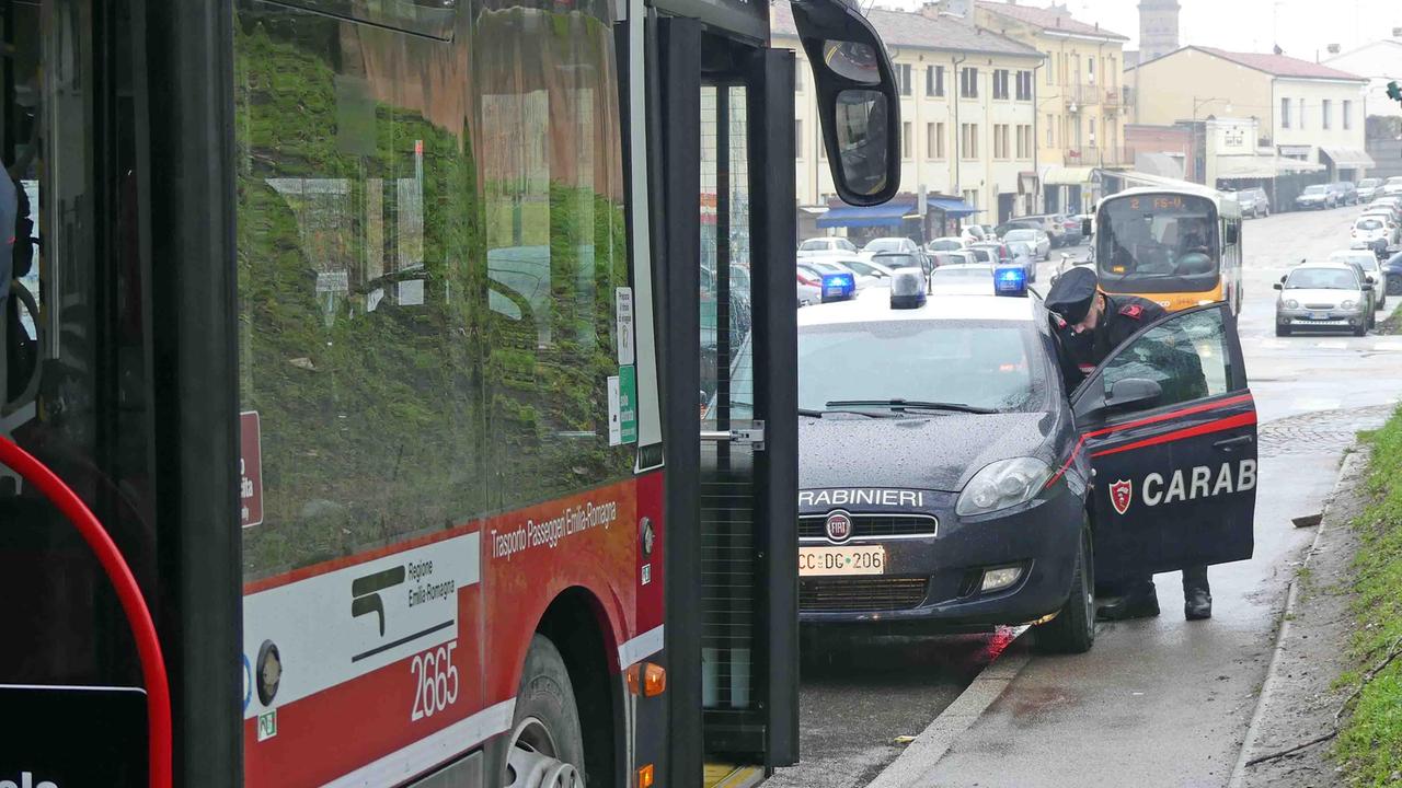 Ferrara, pugni e calci contro i carabinieri: arrestato