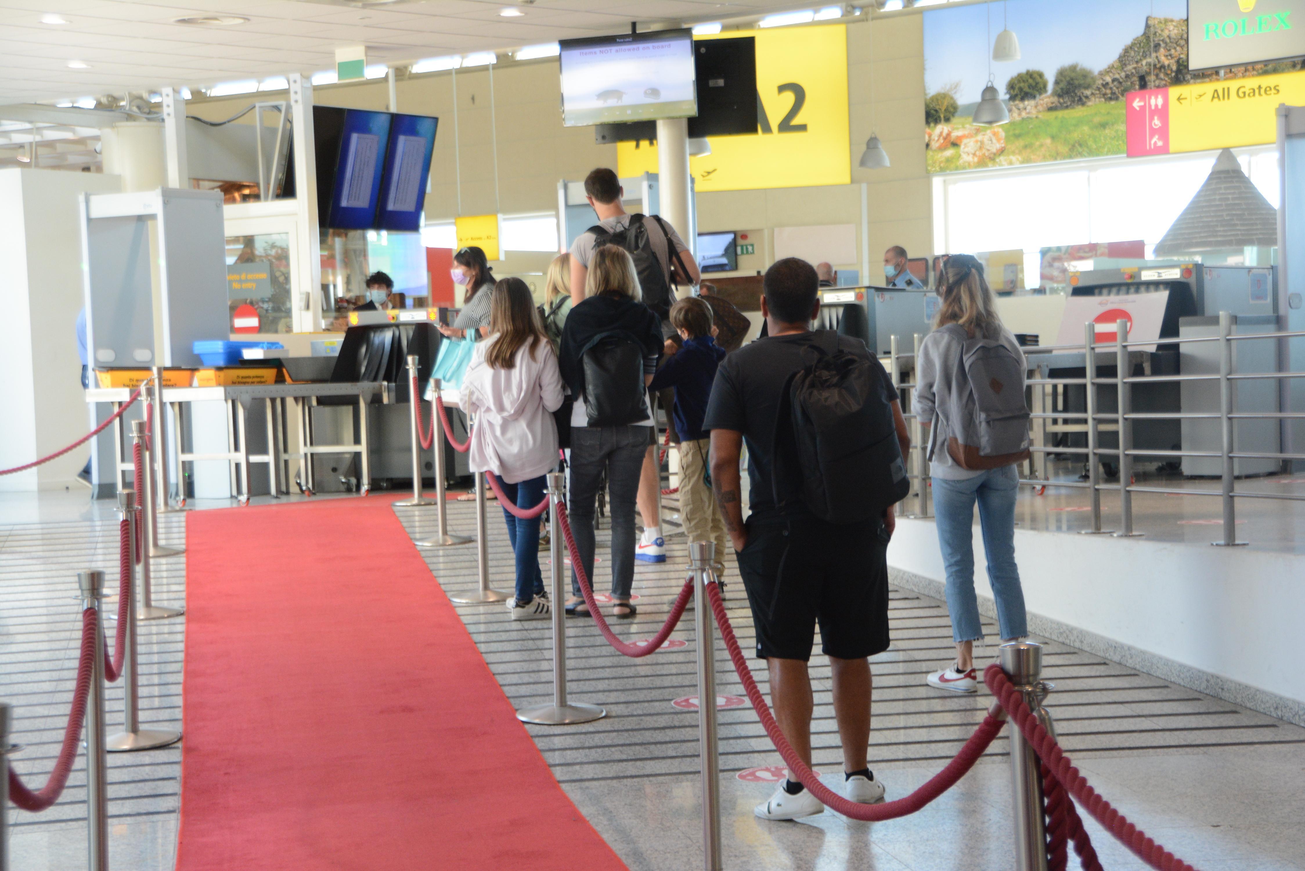 Fase 3 in Sardegna, l'appello di Solinas su navi e aerei: salviamo l'estate