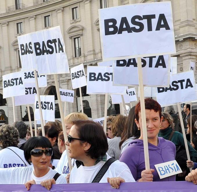 Evade dai domiciliari per pedinare la ex 