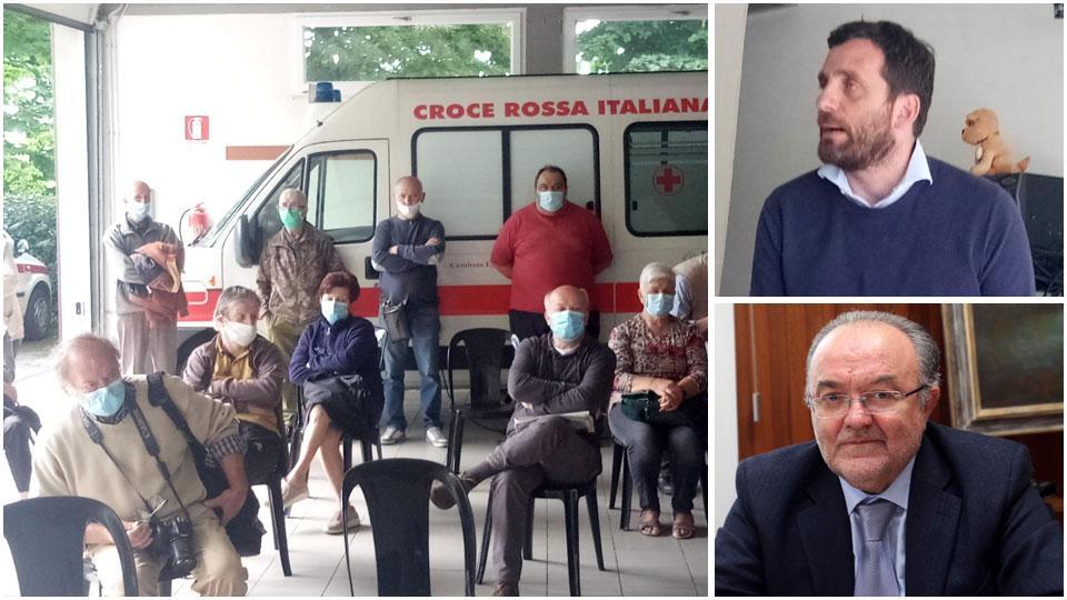 Alcuni dei cittadini presenti all’incontro nella sede della Croce rossa, il direttore dell’Asl Morello Marchese e il sindaco Tomasi mentre spiega la situazione