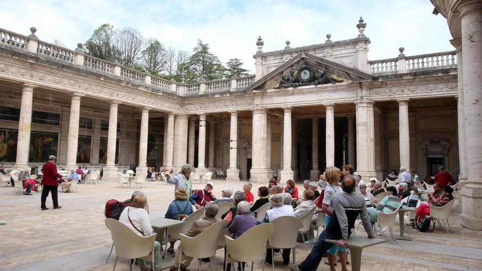 Turisti alle Terme Tettuccio