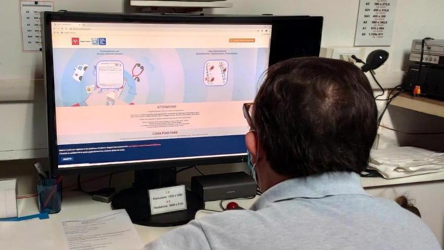 Esami del sangue prenotabili su Internet per rispondere alle migliaia di richieste