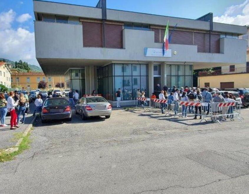 Agenzia delle entrate aperta soltanto 4 ore a settimana il martedì mattina 