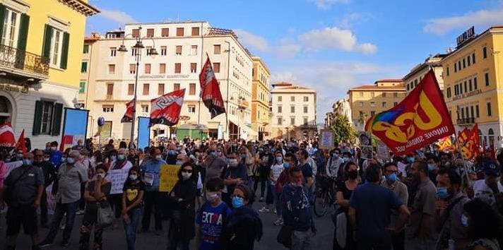 Sicurezza nelle aule e tutela dei precari, il mondo della scuola in piazza
