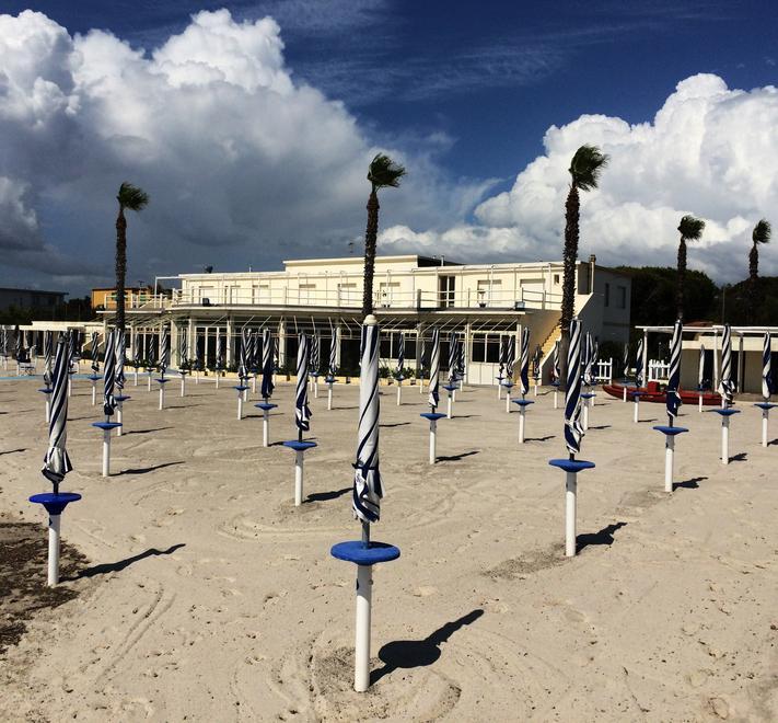 Lo storico hotel Lido non apre «Troppe le disdette ricevute» 