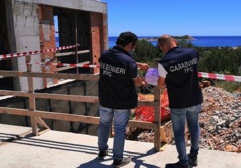Abusive le villette sul mare sigilli a Capo Coda Cavallo 