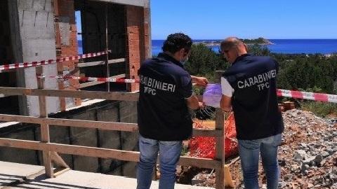 Abusive le villette sul mare sigilli a Capo Coda Cavallo