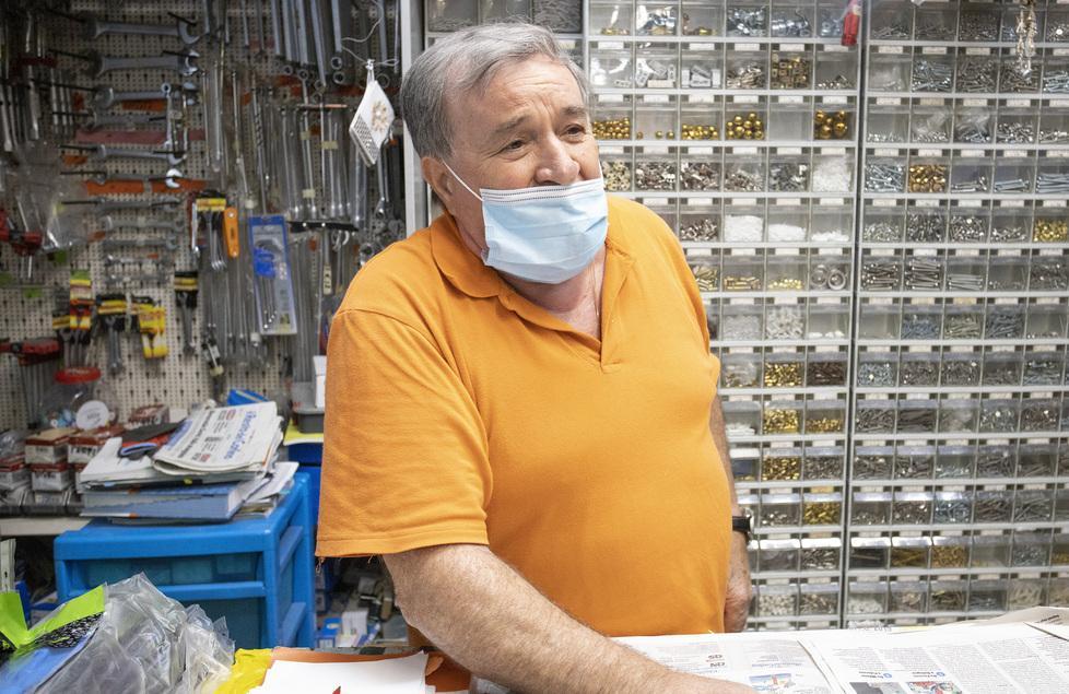 Modena, la fase 2 sulla Vignolese. Walter, esperto di chiavi anche di quelle musicali «Quelle lezioni a Vasco» 