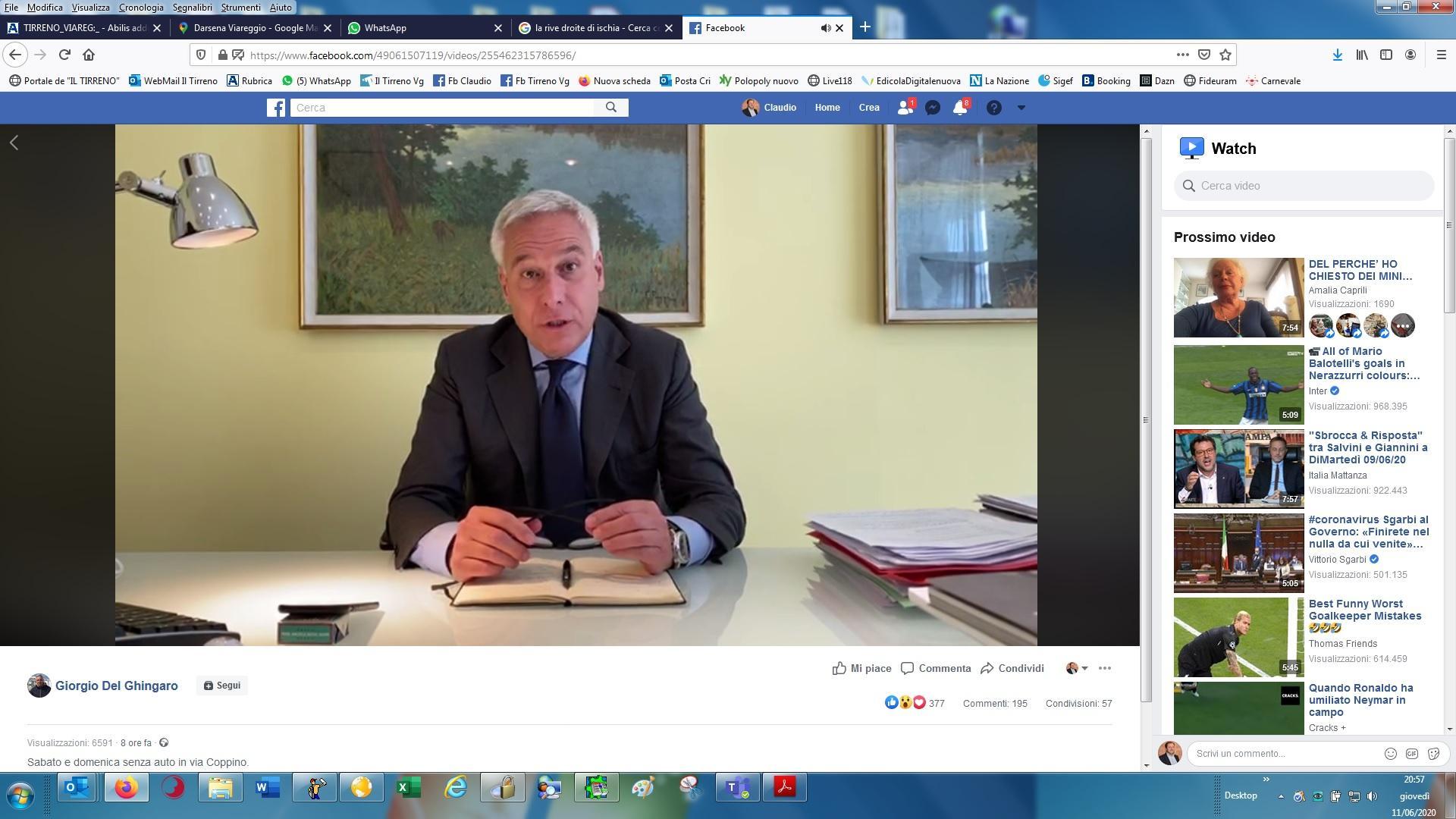 Il sindaco Giorgio Del Ghingaro durante l'annuncio su Facebook