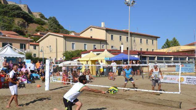 Beach tennis, si gioca ma niente tornei