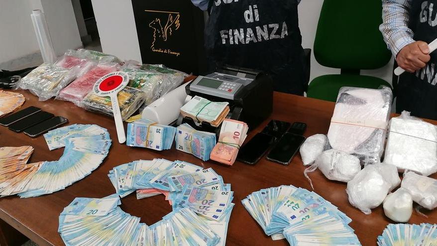 Droga, fratelli di Santa Croce rifornivano il litorale massese