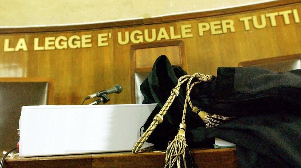 Raffica di rapine col coltello e una prostituta violentata 