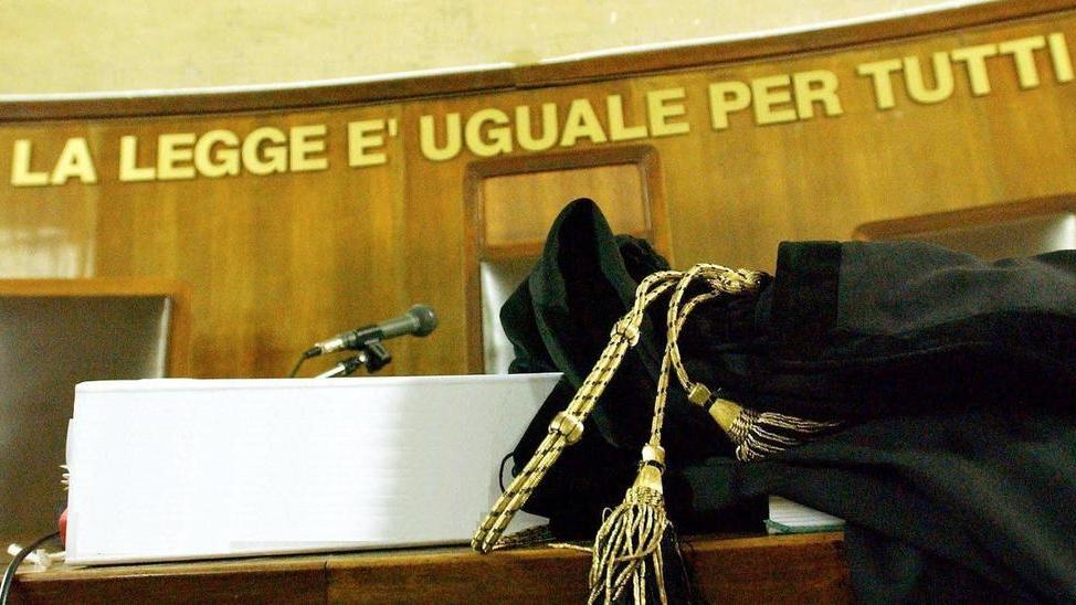 Raffica di rapine col coltello e una prostituta violentata
