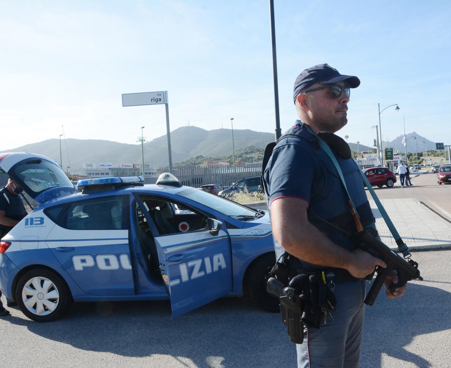 Due chili di marijuana sequestrati dalla polizia 