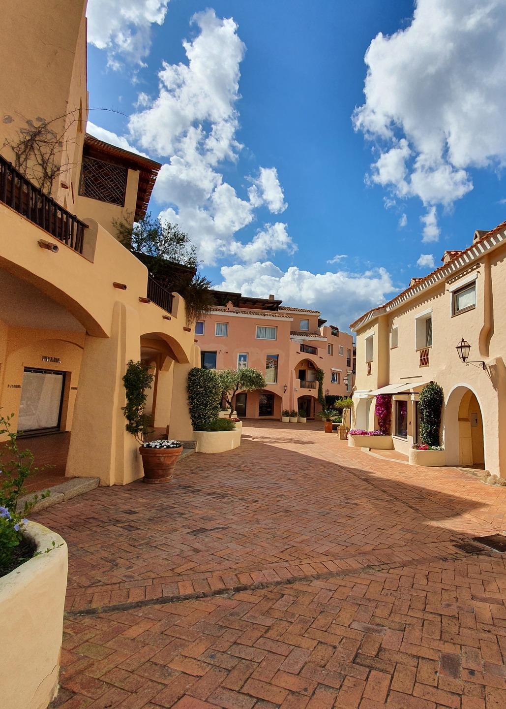 La Costa Smeralda deserta e tradita dai big del turismo 