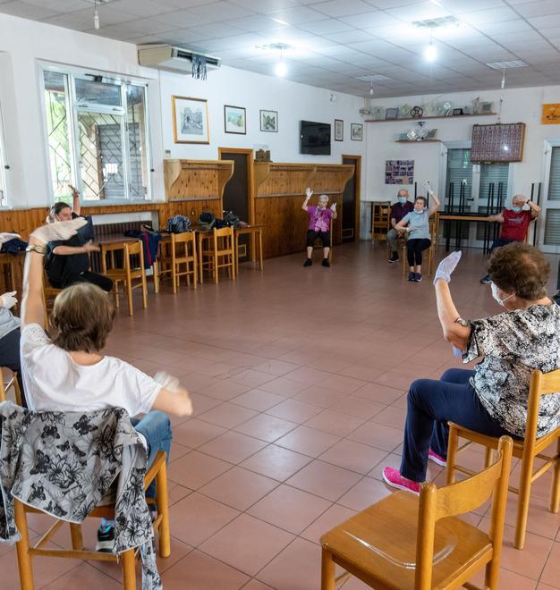 «Ma senza le carte che gusto c’è?». Ferraresi persi al centro anziani 