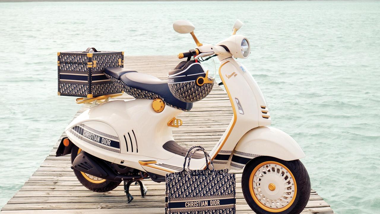 La Vespa 946 Christian Dior coi relativi accessori