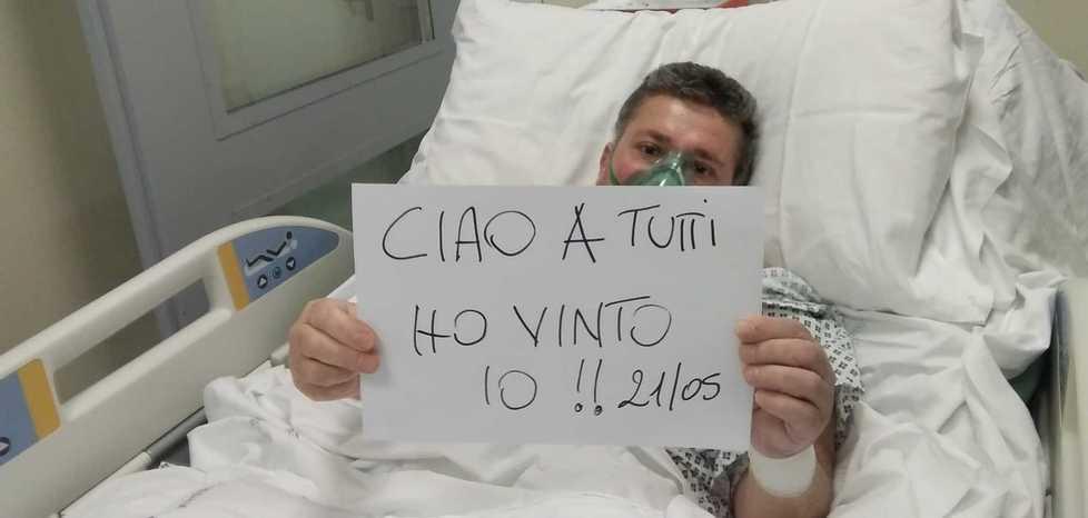 Pierangelo Devali in un letto del Noa il giorno in cui ha sconfitto il Covid-19