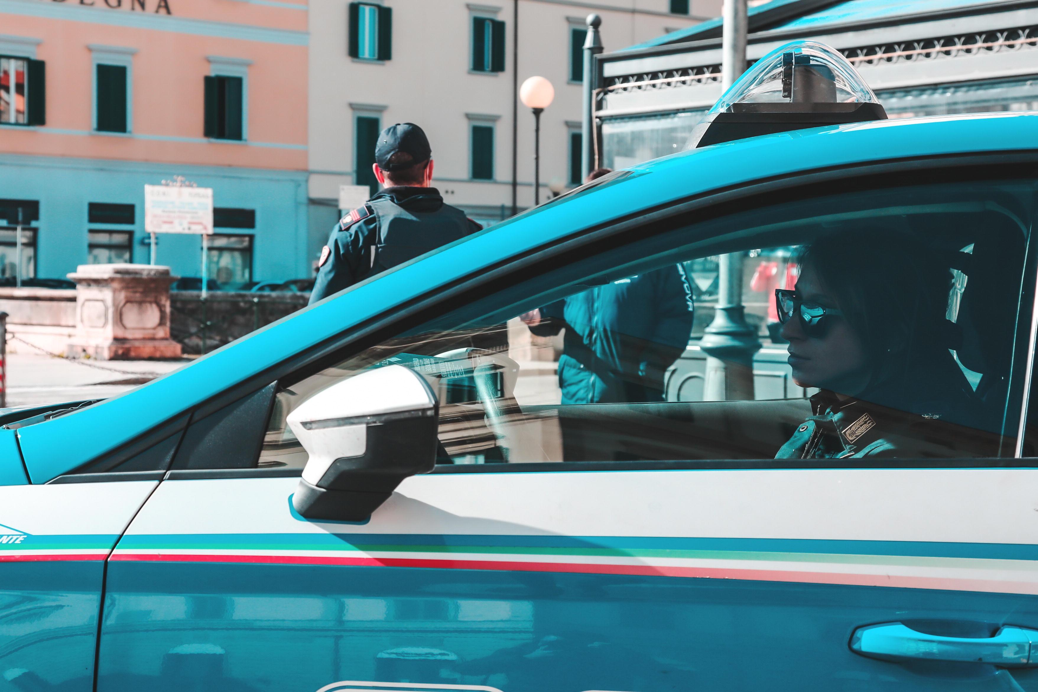 La polizia impegnata nei controlli in città