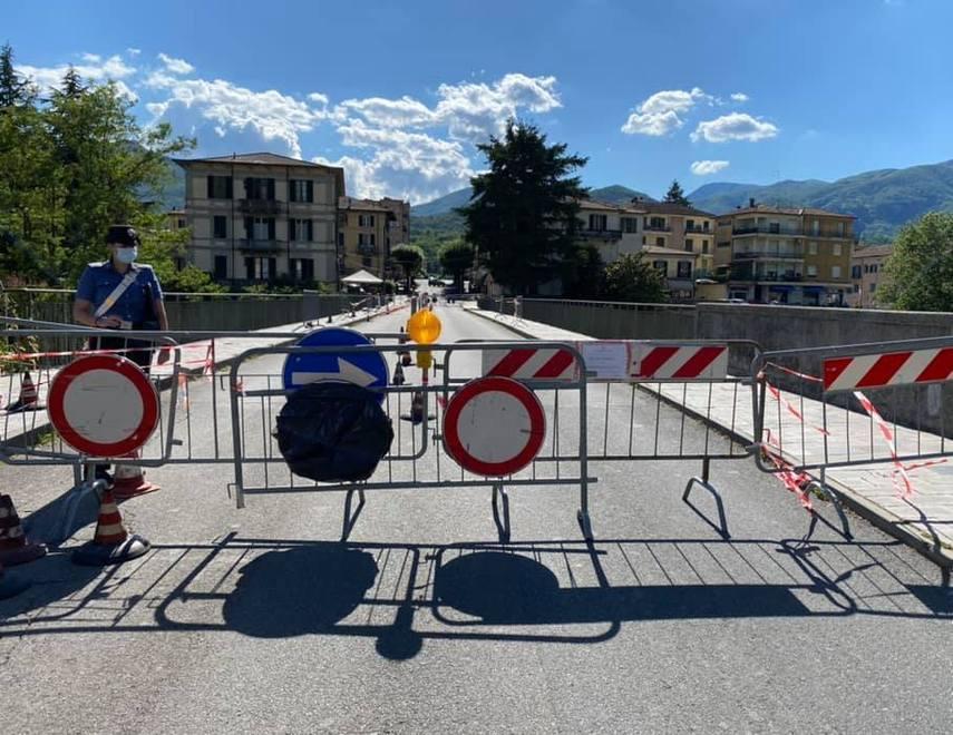 «Riaprite almeno ai pedoni il ponte Zambeccari» 