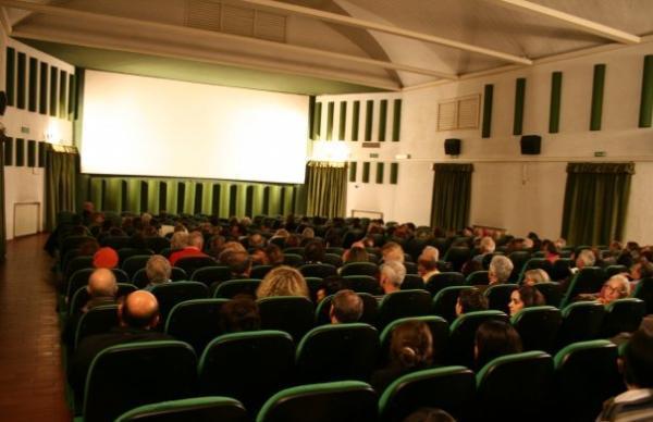 Regole troppo stringenti, tanti cinema non riapriranno