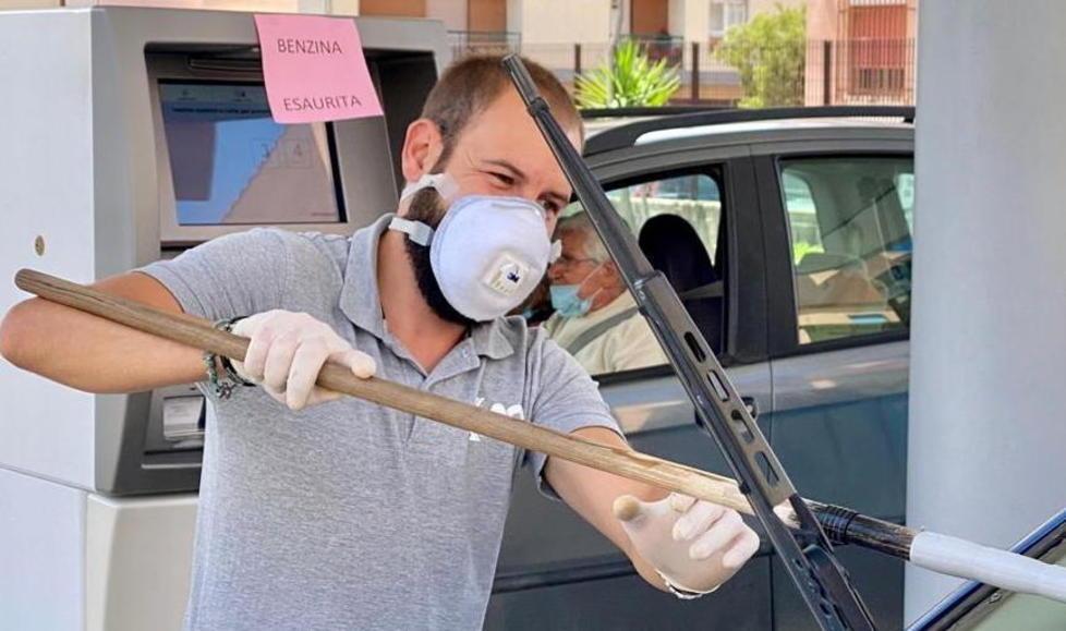Caccia alla verde tra razionamenti e pompe a secco
