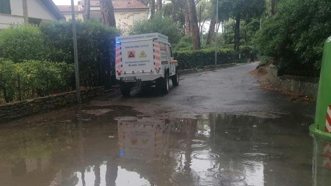 Via della Pineta allagata «Presto ci sarà l’asfaltatura»