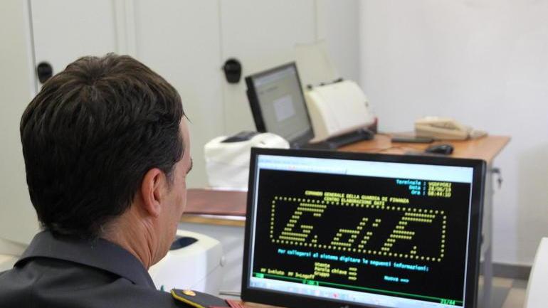 La Finanza sequestra beni per 400mila euro
