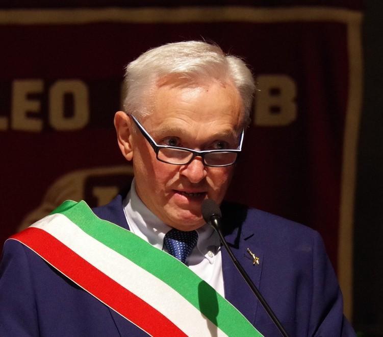 Tre Consigli in quindici giorni Poi incarico a un super manager