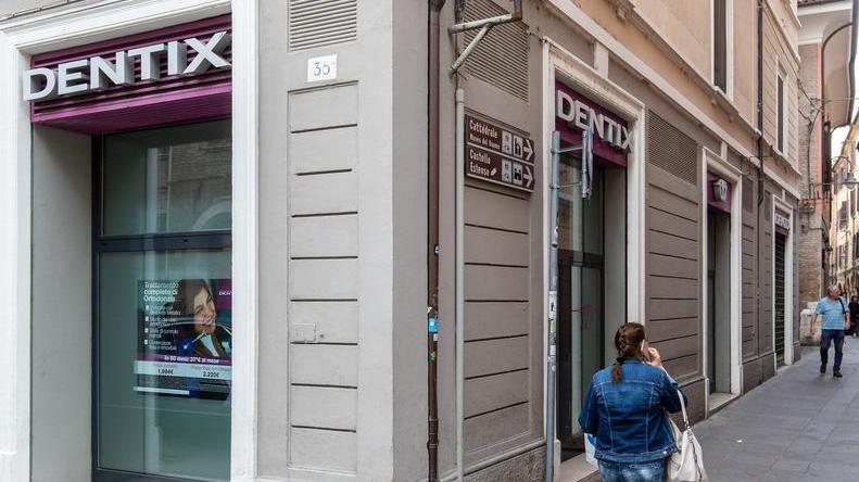 La rabbia dei pazienti «Ma Dentix è ormai un contenitore vuoto»