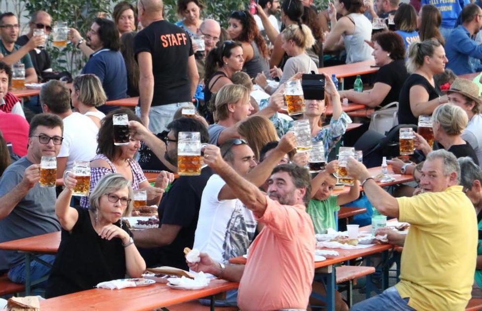 Commercianti in piazza contro la festa della birra 
