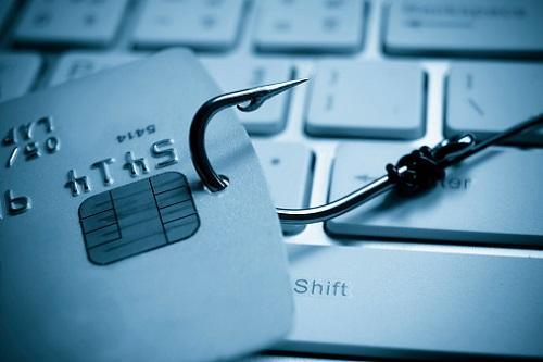 Cade nella truffa informatica e dal suo conto corrente spariscono 300 euro 