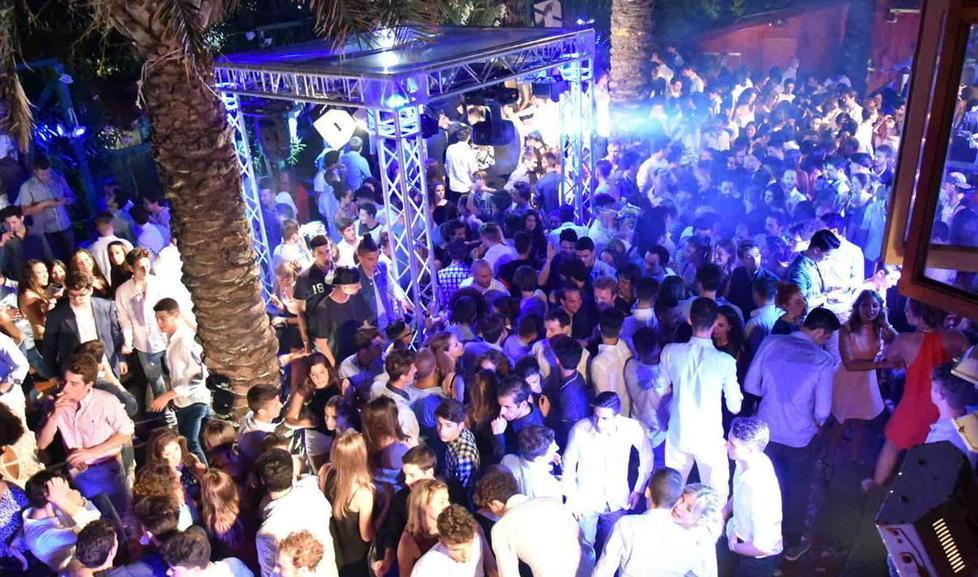 Le discoteche della Versilia  restano in stand-by: «Queste norme sono troppo rigide» 