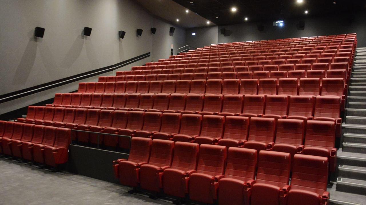 Slittano tutte le riaperture: l’incertezza ferma cinema e teatri in Sardegna