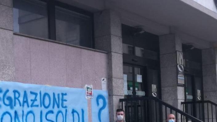 Cassa integrazione in ritardo presidio di Fi davanti all’Inps