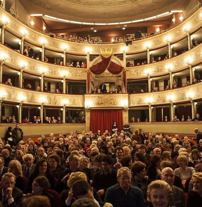 Riapertura dei teatri, flashmob al Giglio