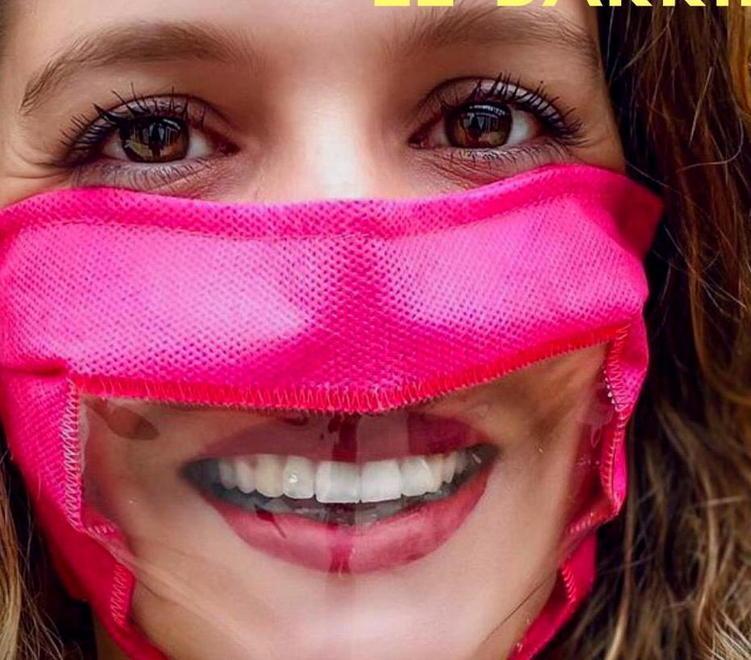 Boom di richieste per le mascherine che fanno vedere i sorrisi