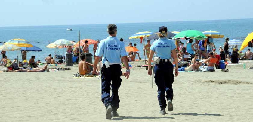Si gettò in mare per evitare controlli, condannato a 3 mesi 