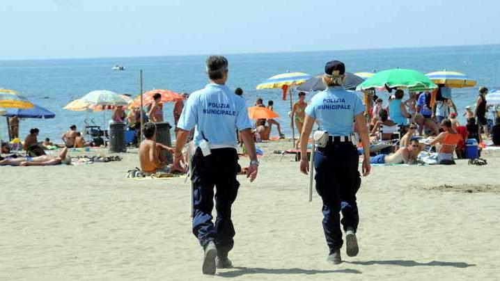 Si gettò in mare per evitare controlli, condannato a 3 mesi