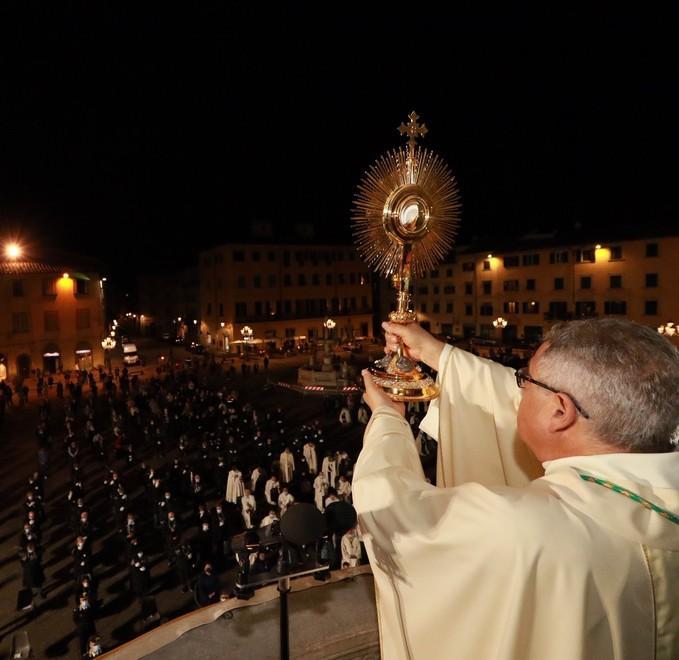 In ottocento alla messa del Corpus Domini 