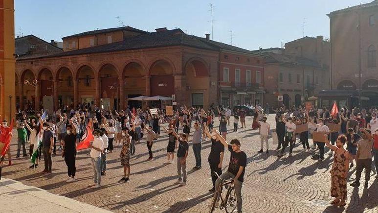 In 200 per il no al razzismo