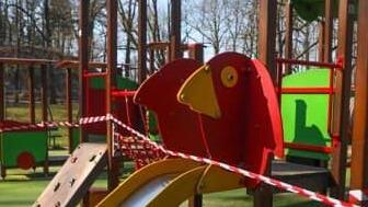 Giochi inaccessibili nelle 51 aree verdi I genitori si ribellano
