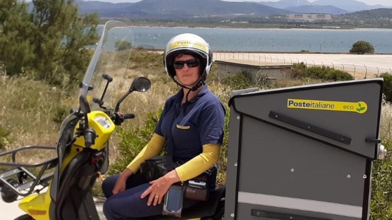 Due nuovi motocicli elettrici a tre ruote per i portalettere