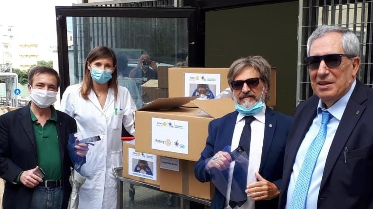 I Rotary club donano 250 visiere alla farmacia ospedaliera dell’Aou 