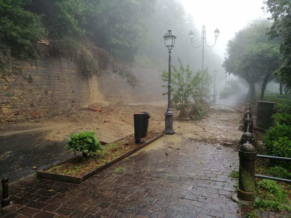 Lo smottamento in viale dei Ponti a Volterra