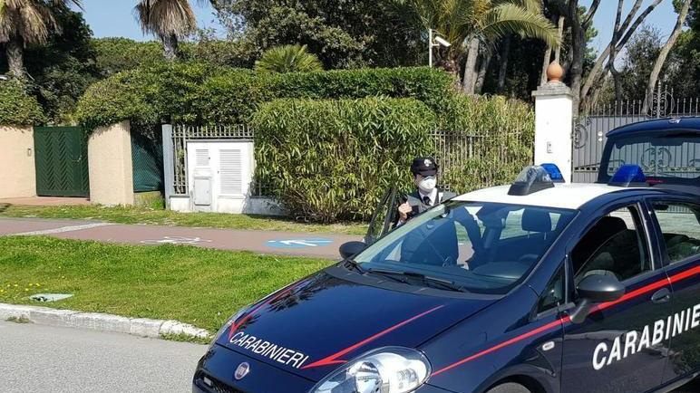 Travolge un uomo in bici dopo il furto: fermato a Marina di Massa